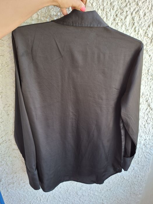 Черна и розова сатенини ризи H&M- двете за 15лв.