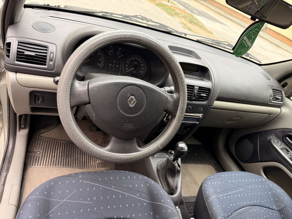 Renault Clio 2001г 1.6 бензин