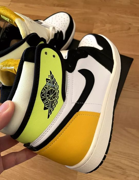 Nike Air Jordan 1 Retro High Volt 43