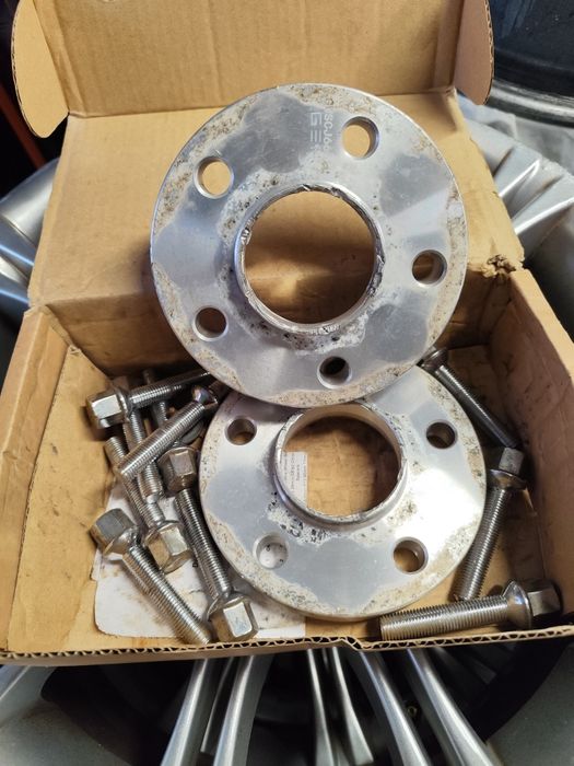 Продавам фланци за BMW E60 E90 E46