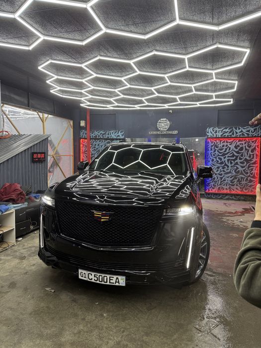 Cadillac escaled full