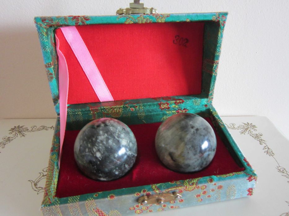 cadou rar Bile QI Gong piatra jad relaxare, masaj, yoga .. China 1960