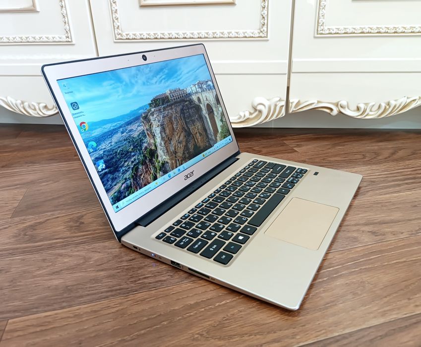 НОУТБУК Acer Swift SSD Win 10 Pro.