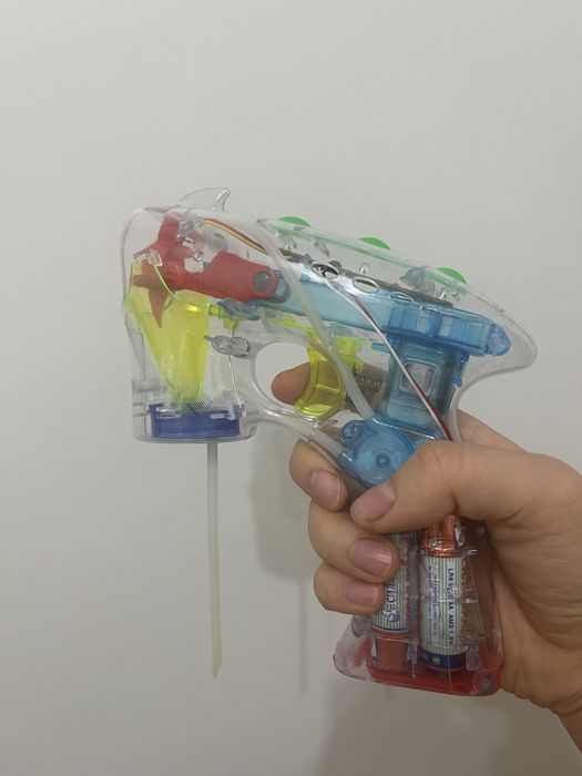 Игрушки: доктор, пистолет