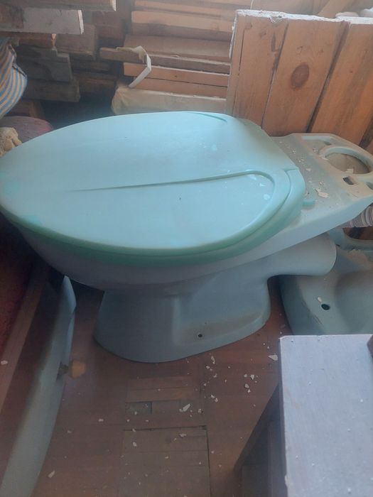 Продам унитаз в отличном состоянии