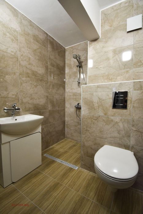 Дава се под наем Тристаен апартамент в София, Център - 92 кв.м за 847.62 € - Снимка #8