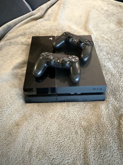 Продавам PlayStation 4