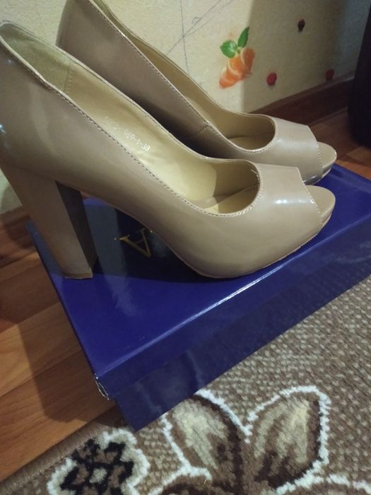 Продам туфли женские