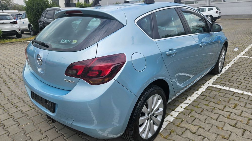 Auto Opel Astra J