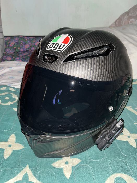 AGV shlem sotiladi