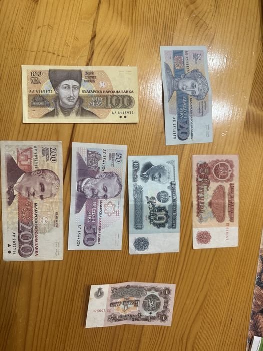 Много запазени стари български банкноти