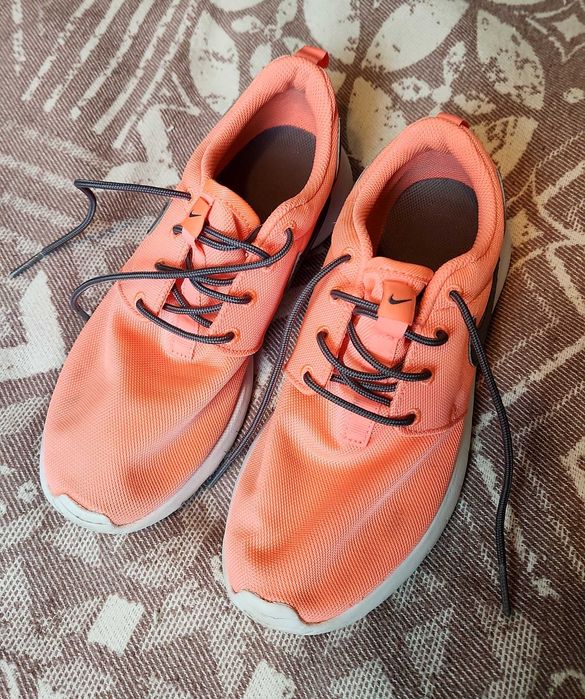 Оригинални дамски маратонки Nike