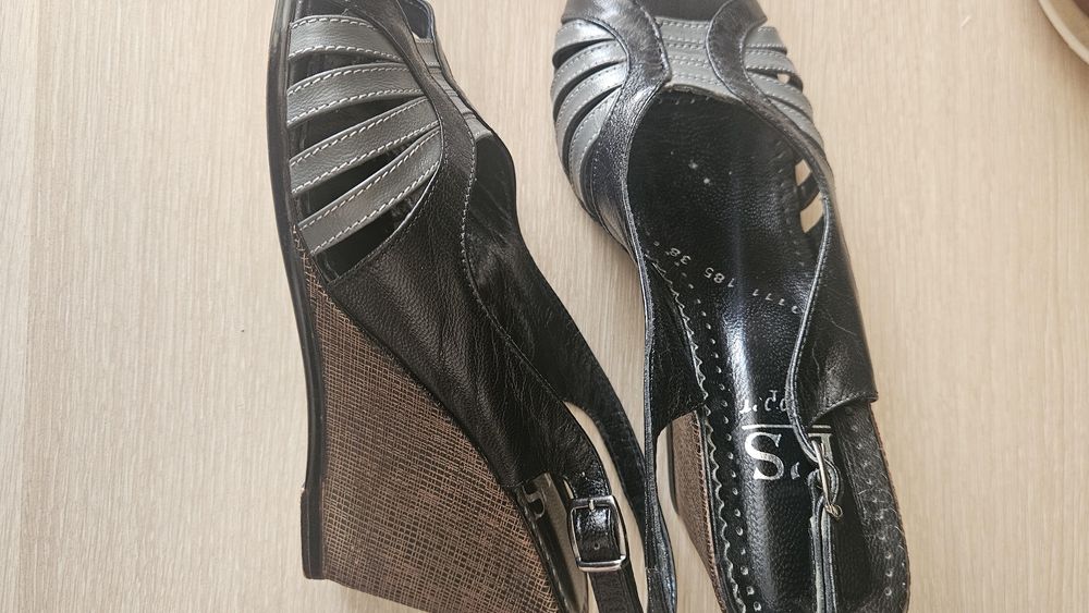 Продам босоножки женские