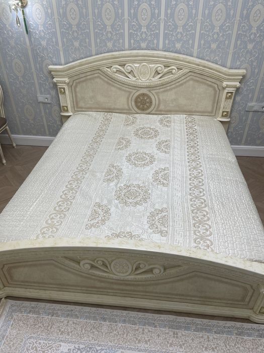 Спальная кровать с матрасом