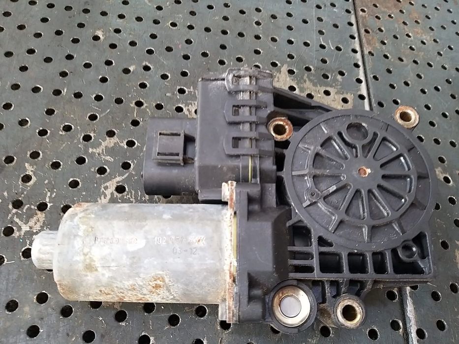 Motoras macara stanga fata audi a6 c5 4b 0130821774 102854xxx