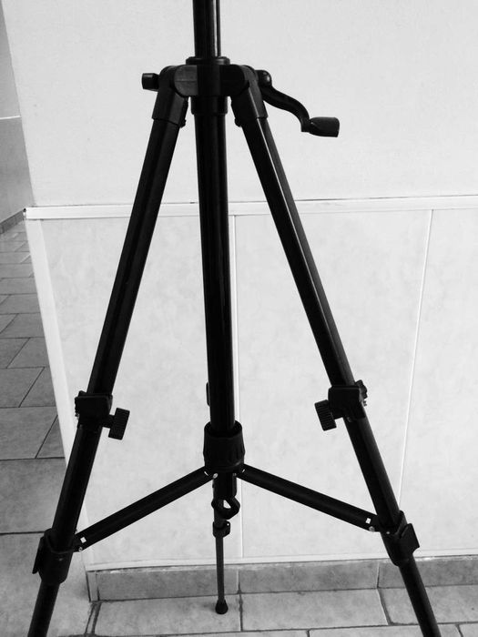 Мольберт-тренога , можно как подставку для маркерной доски: 5 000 тг ...