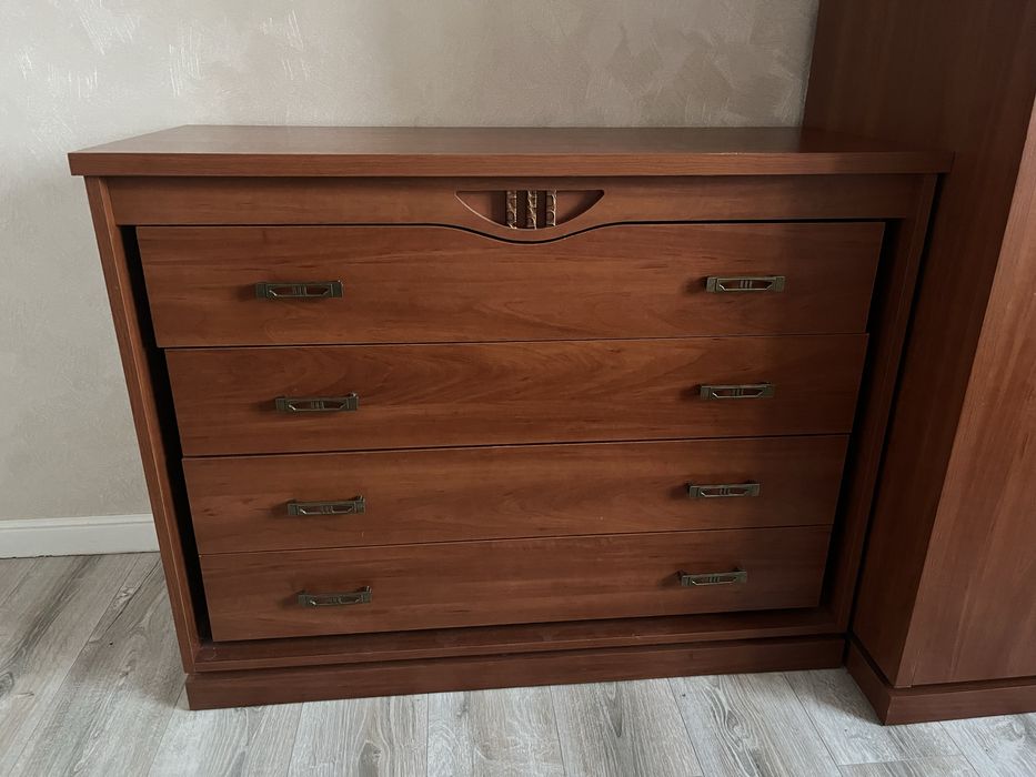 Продается спальный гарнитур