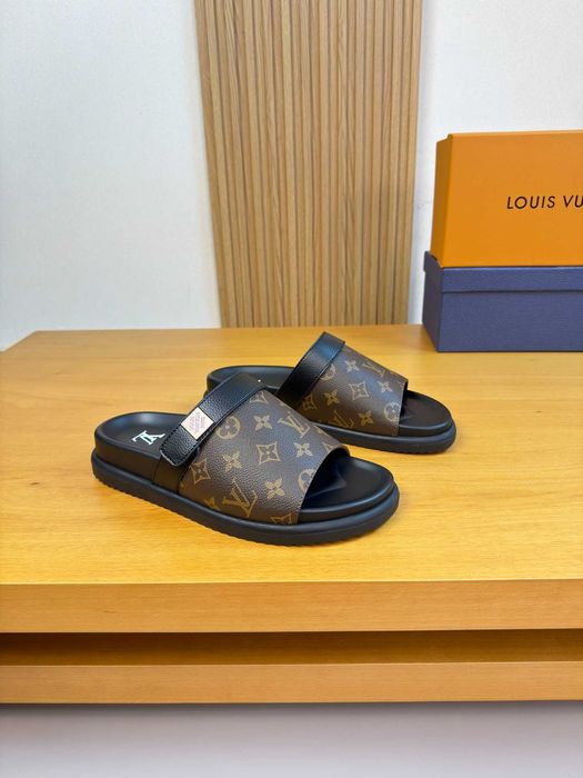 Papuci / Slapi Louis Vuitton - mai multe modele