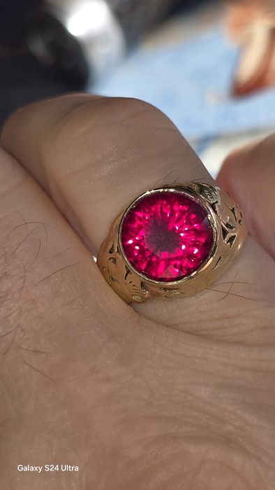 Златен мъжки пръстен с рубин