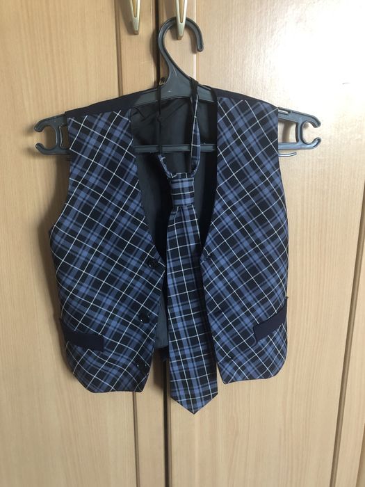 Продам жилетку и галстук