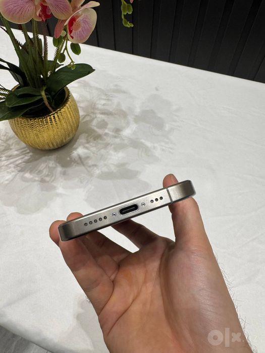 iPhone 15 Pro Natural Titanium