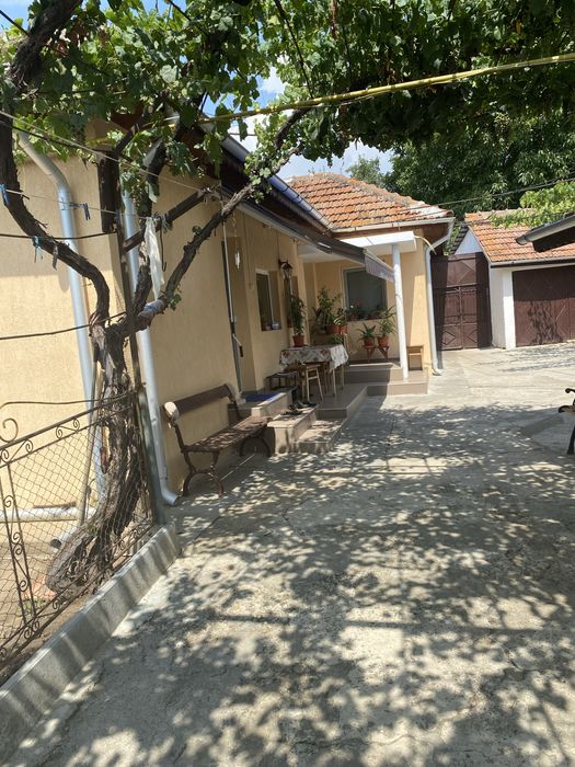 Casă de vânzare    .