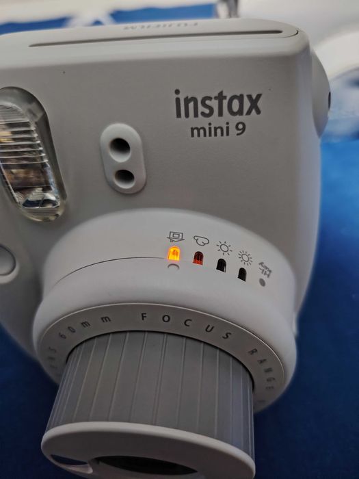 FUJIFILM Instax Mini 9, aparat foto instant, cu husă originală.