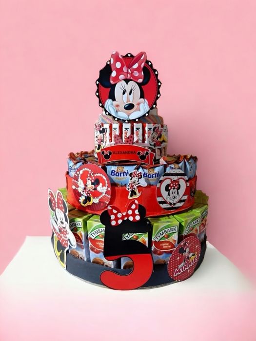 Tort din dulciuri ambalate