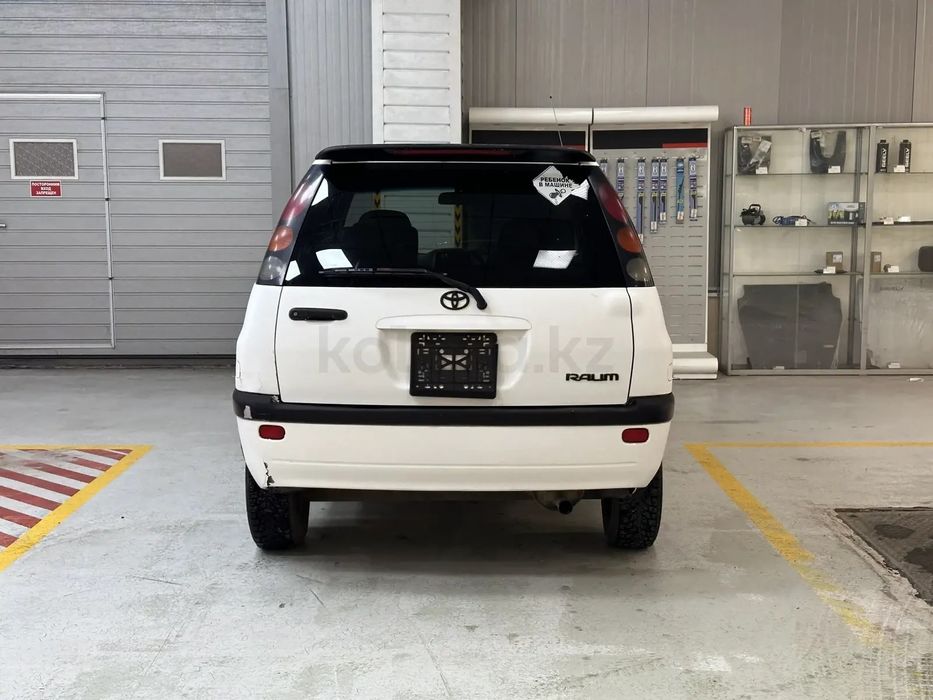 Toyota Raum 1998г