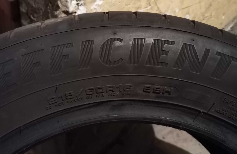 Продавам 2 броя летни гуми 215.60.16 на 1 сезон дот 2020 Goodyear