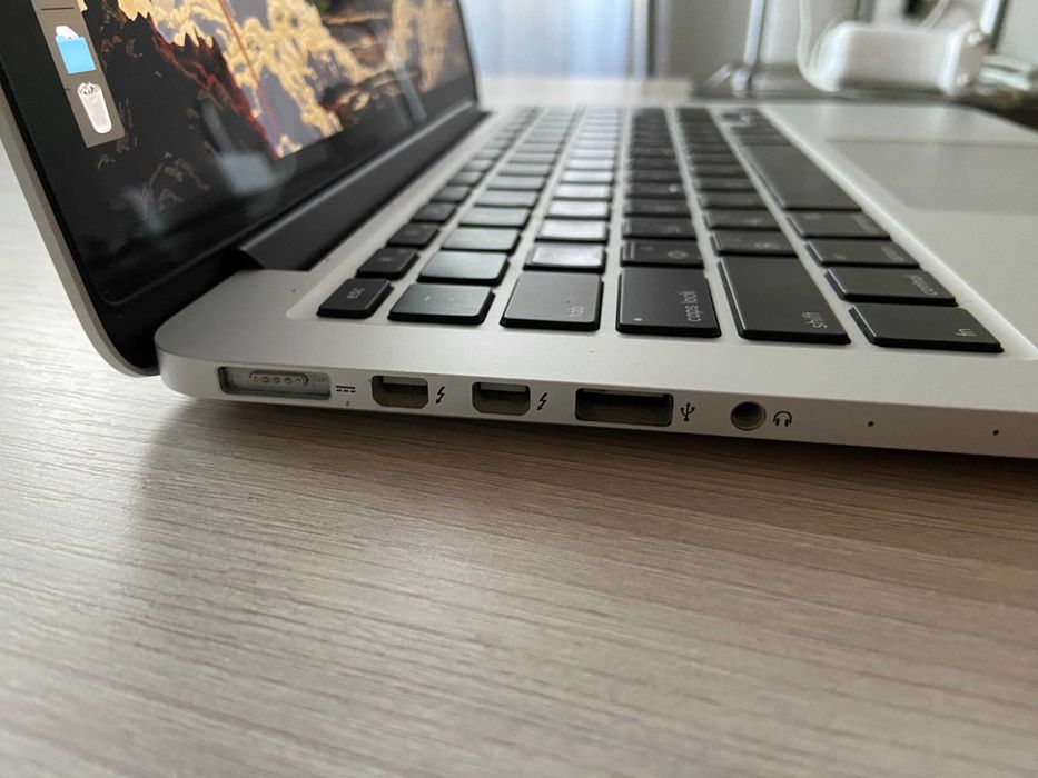 MacBook Pro 13 (Early 2015) 8/256