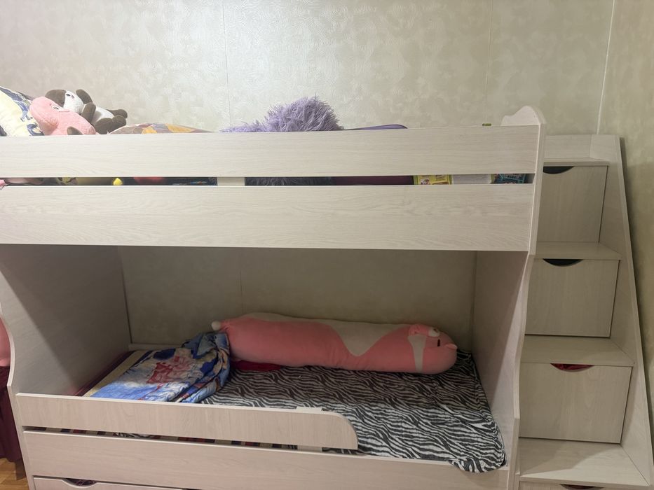 Продается двухьярусная кровать