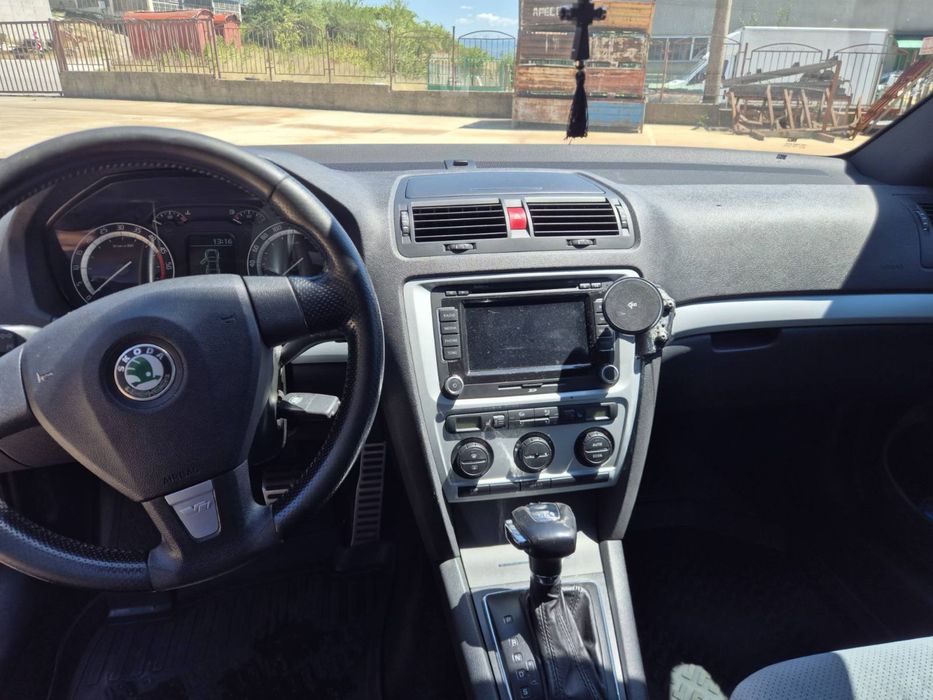 Лек автомобил Skoda Octavia