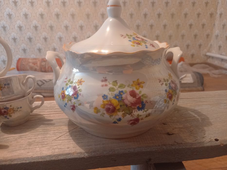 Продам посуду, чайники,