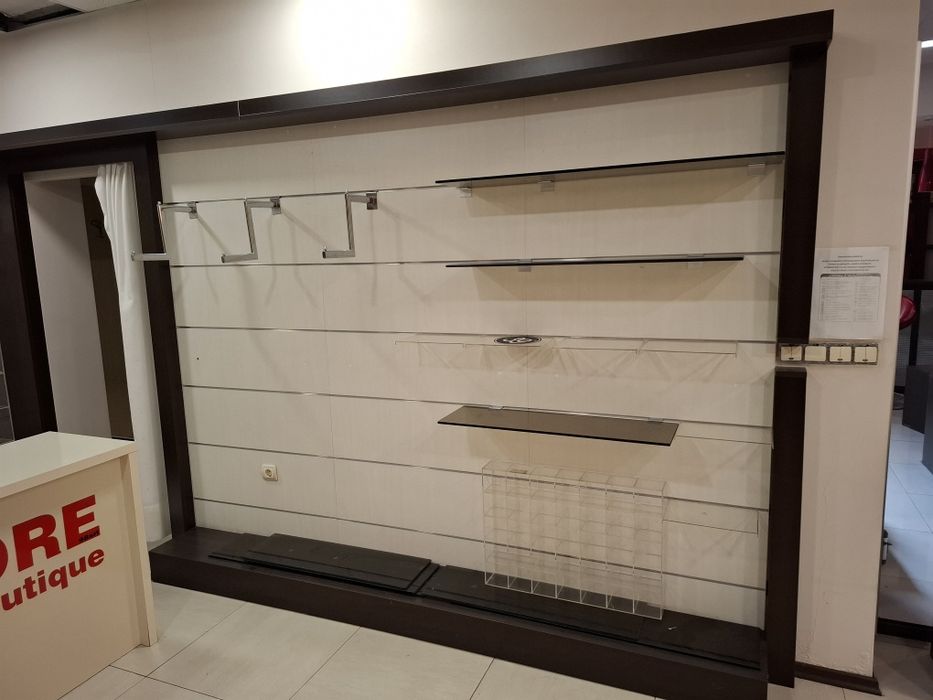 Стелажи, рафтове, магазин за дрехи