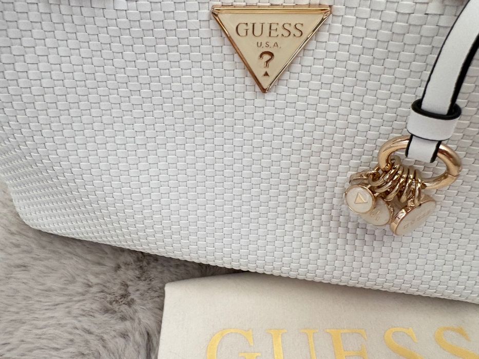 Оригинална чанта Guess
