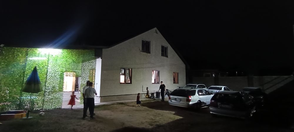 Әдемі сапалы қызыл қірпіштен салынған Уй Сатам , Ең ірі сауда орталық