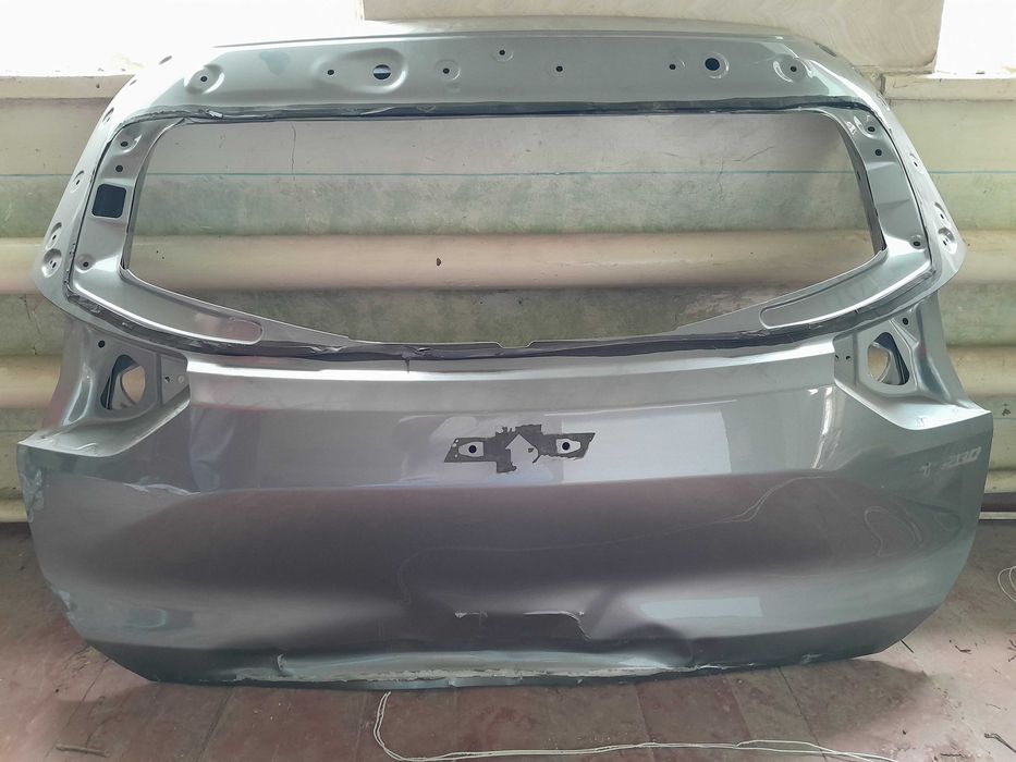 Трекер2, задняя дверь (багажник)