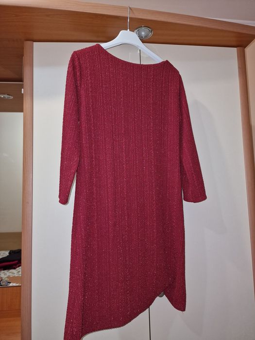 Червена блестяща празнична рокля