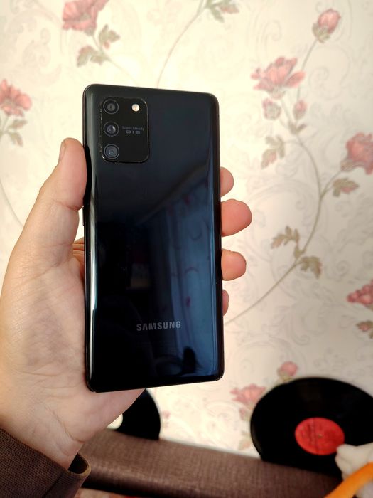 Продам Самсунг S10 LITE
