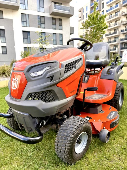 Tractoras de tuns iarba Husqvarna Profesional Clear Cut BS