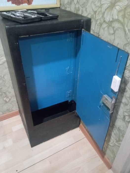 Продам не дорого сейф