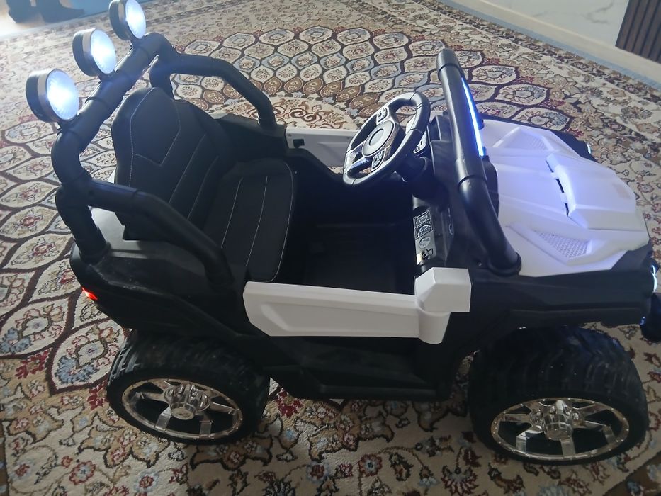 Детский игрушка машинка