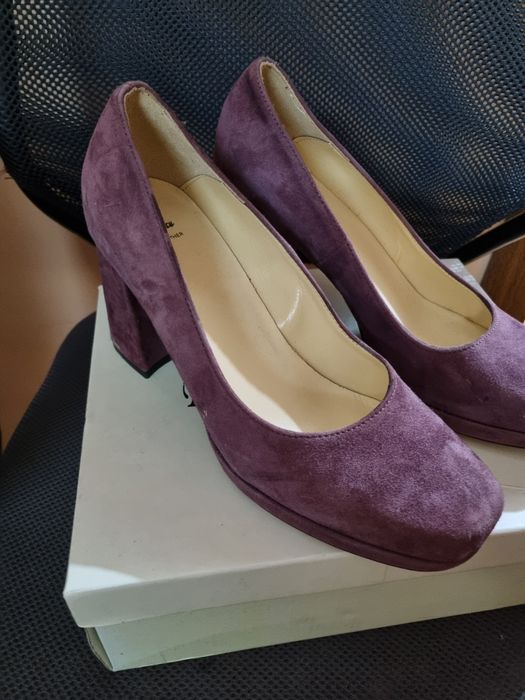 Vând pantofi piele întoarsă Bata