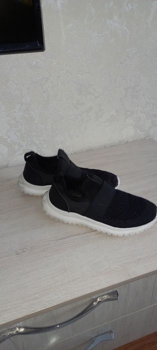 Продам детские кросовки
