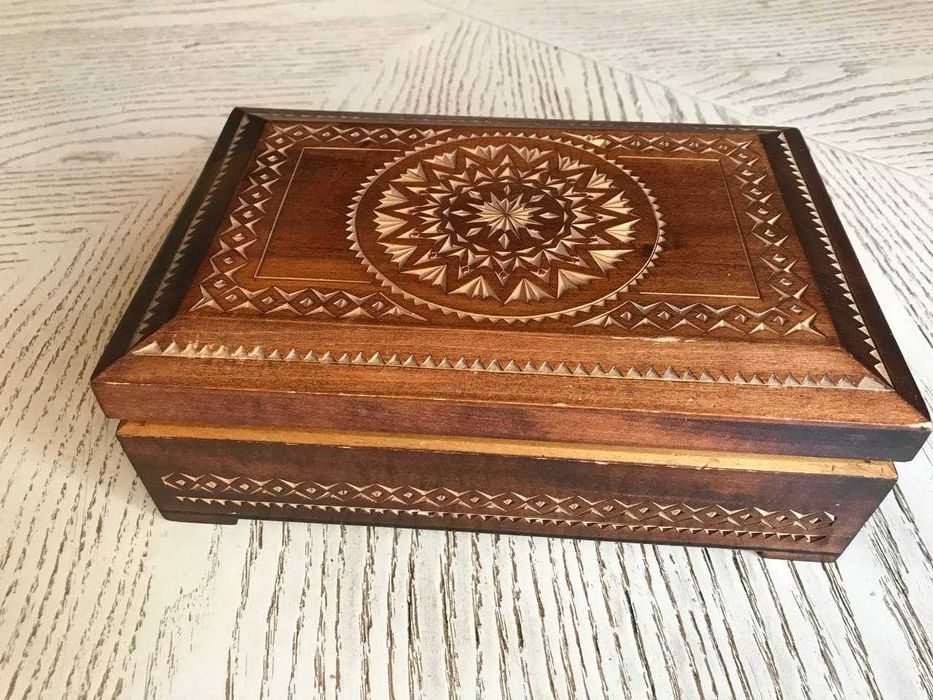 Продаю шкатулку для ювелирных изделий, производ Россия из и дерева!