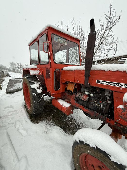 Tractor Universal U650 UTB