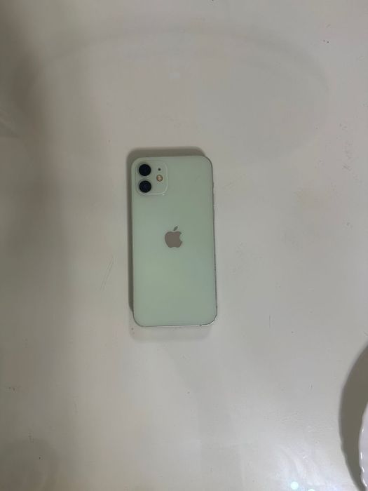 iPhone 12 128gb.