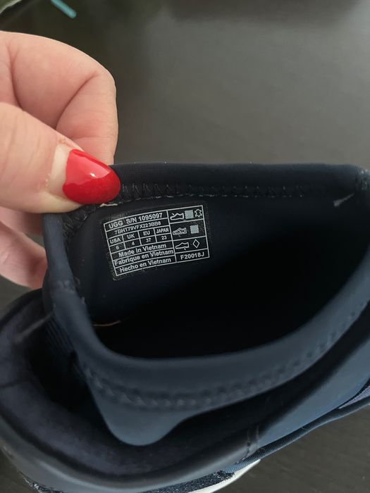 UGG slip on, neutra navy