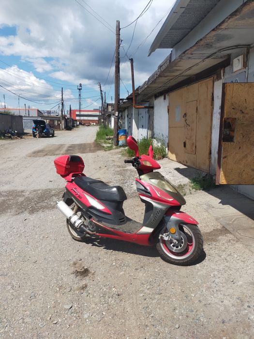 Продам скутер, мопед.